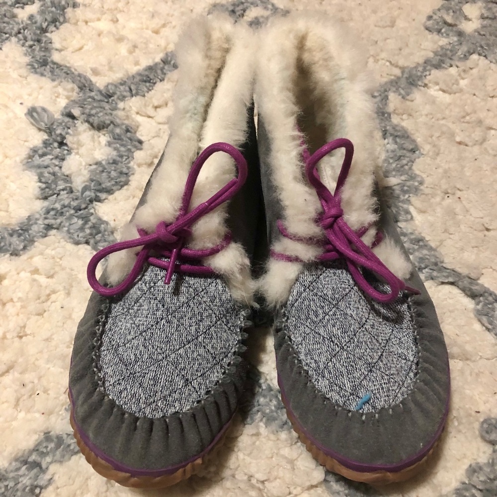 NWOT Ugg gray slippers with hard bottoms